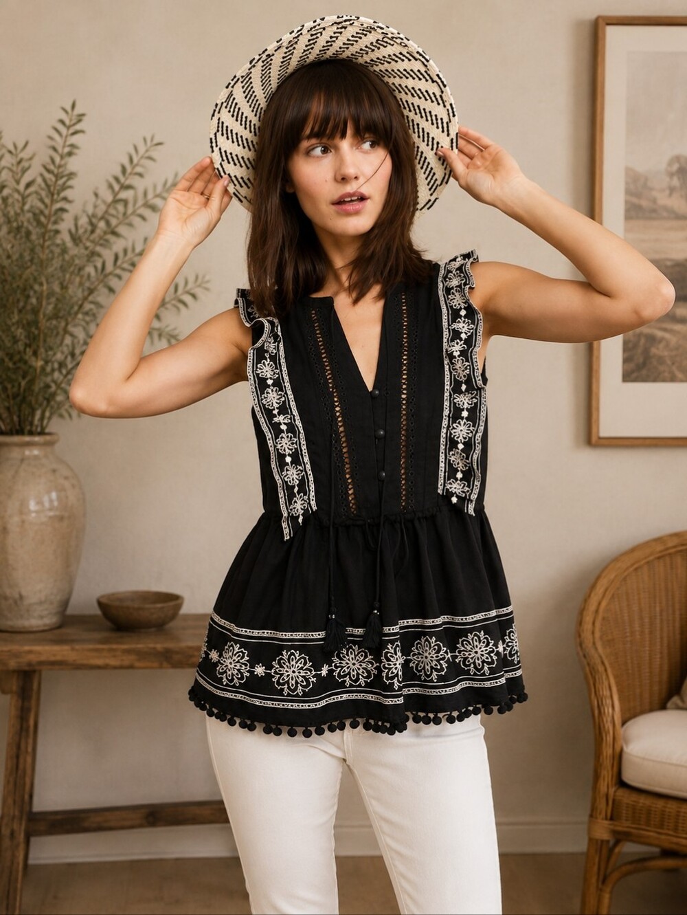 Akemi +‎ Kin Anthropologie Adelina Embroidered Boho Peplum Black Top Trim Size 3